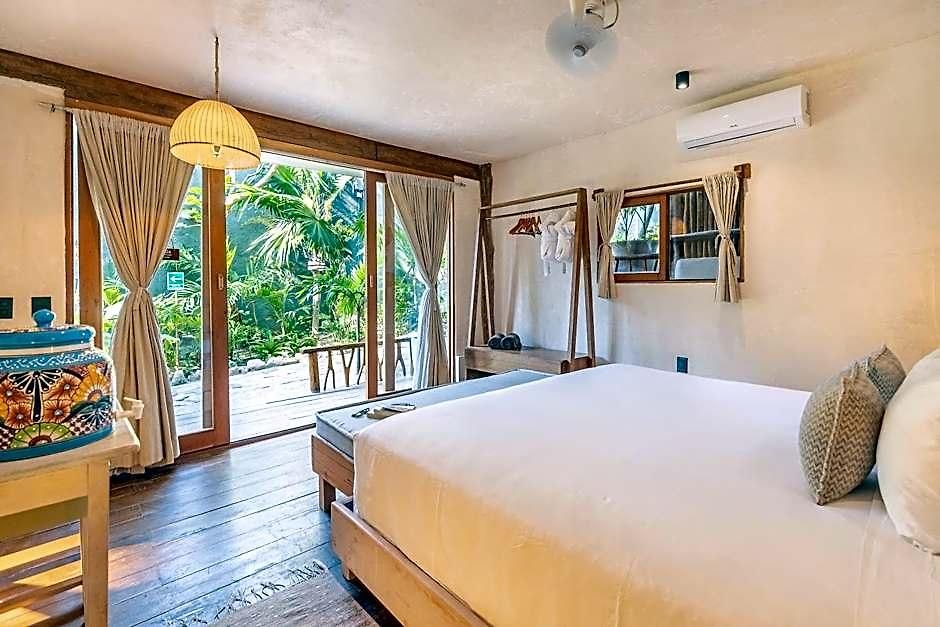 Hotel Casa Ganesh Beachfront 4*