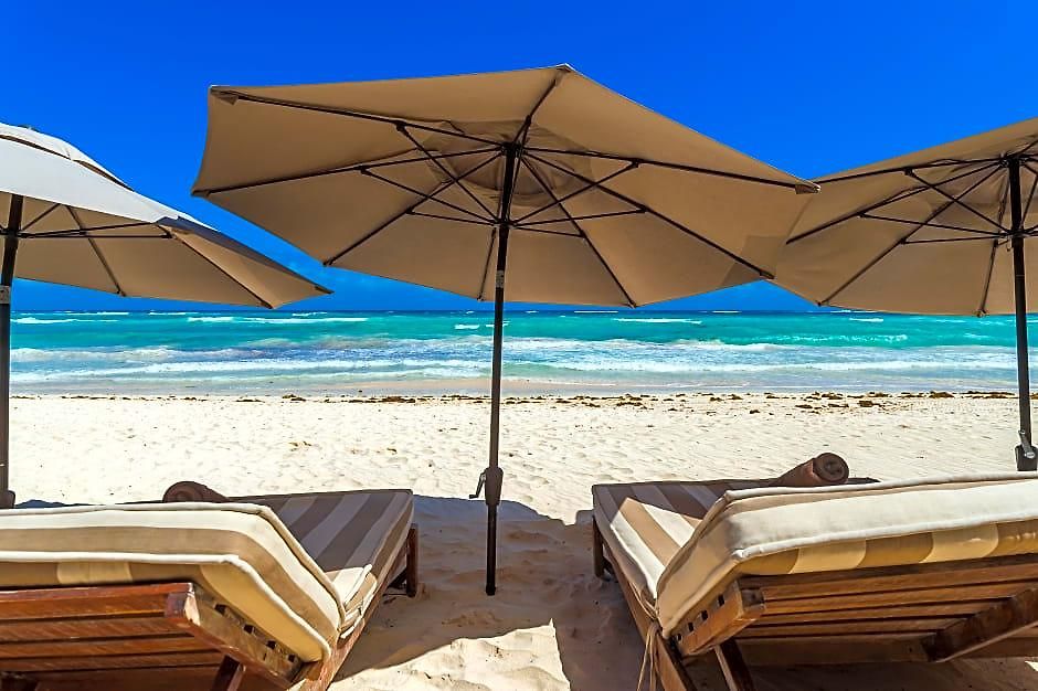 Casa Ganesh Beachfront Hotel