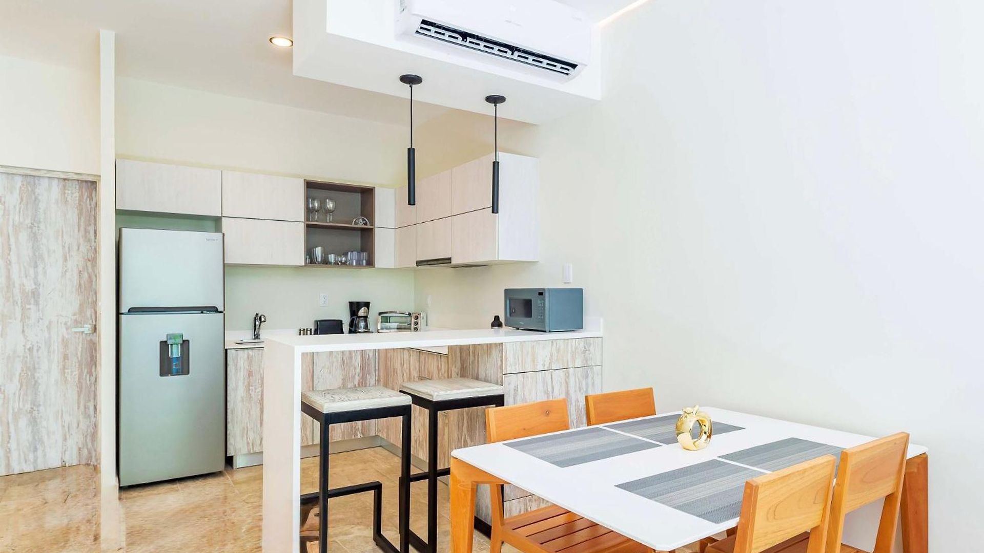 Apartment Stylish Sexy 1 Bd W/ Private Pool & Rooftop Pool *