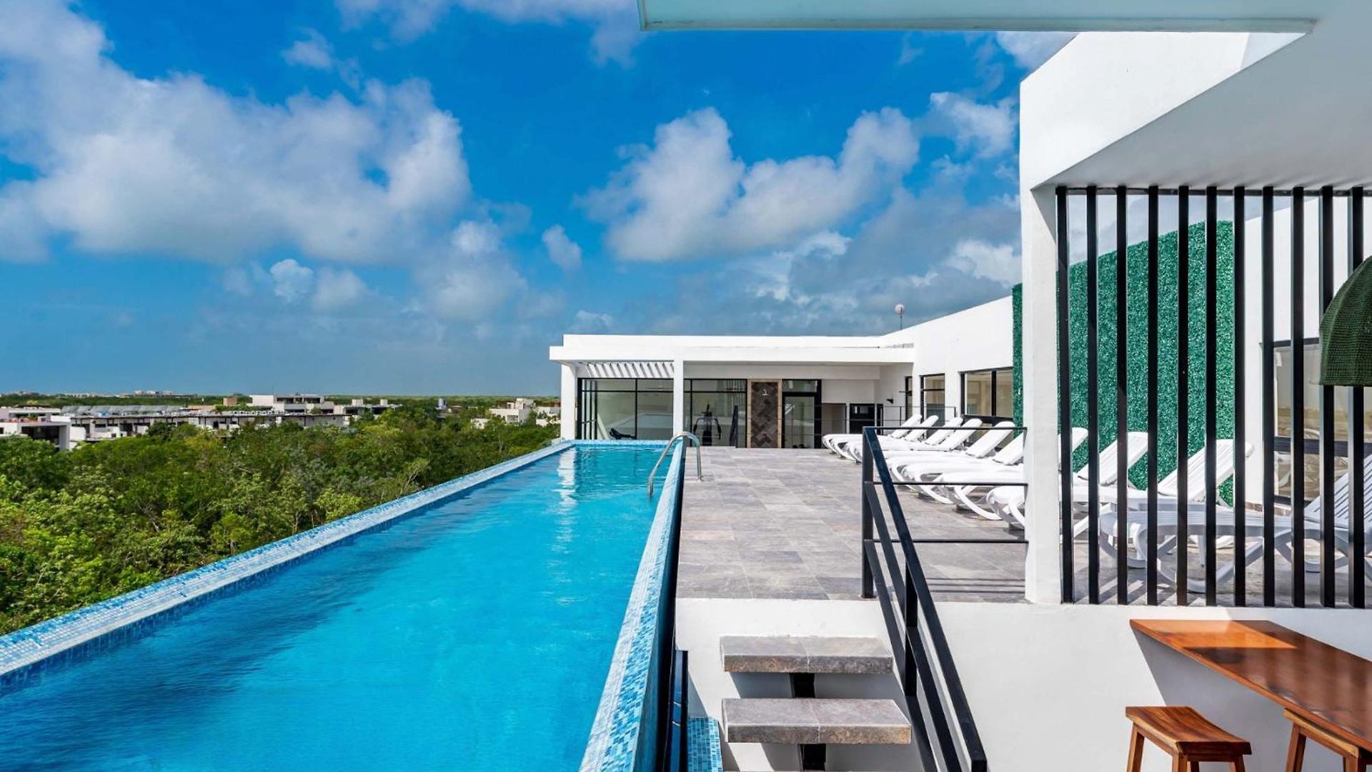 Stylish Sexy 1 Bd W/ Private Pool & Rooftop Pool *