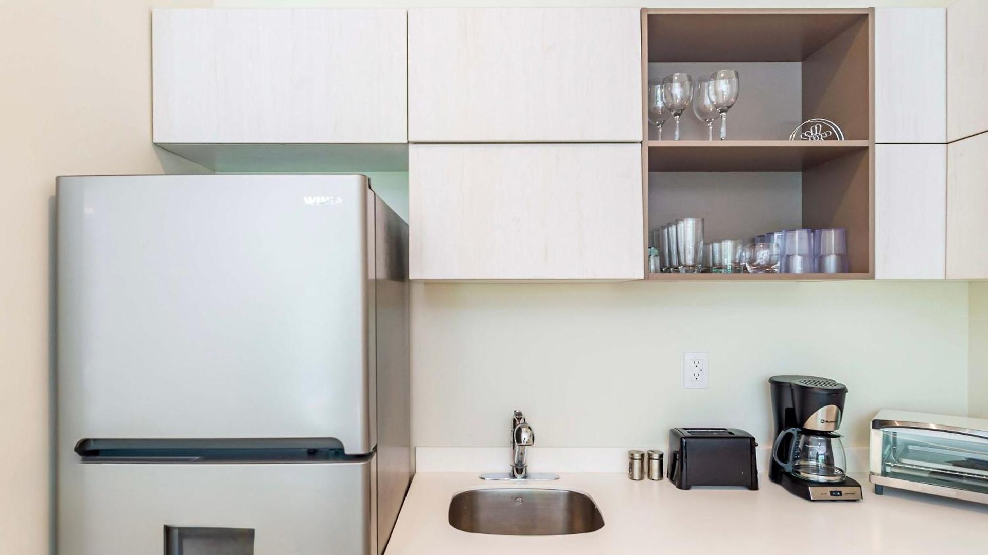 Apartment Stylish Sexy 1 Bd W/ Private Pool & Rooftop Pool *
