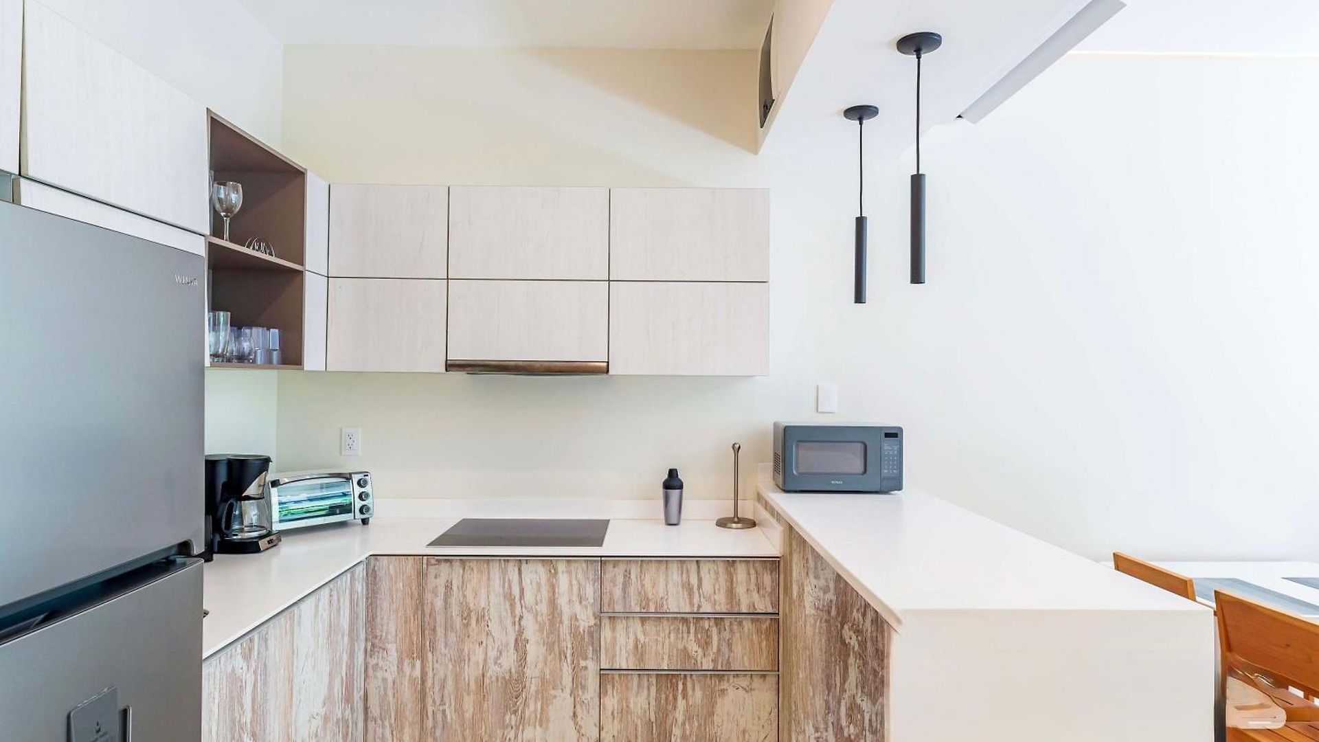 Stylish Sexy 1 Bd W/ Private Pool & Rooftop Pool *
