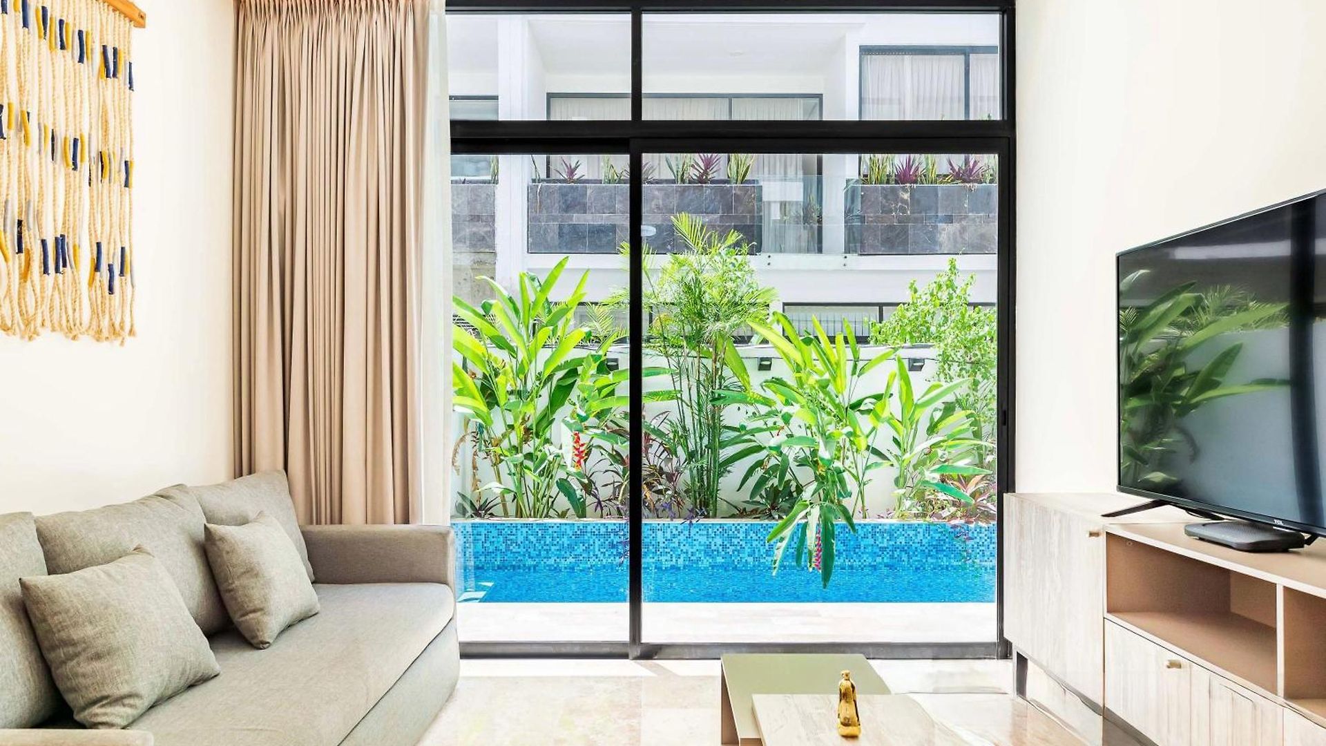 Apartment Stylish Sexy 1 Bd W/ Private Pool & Rooftop Pool