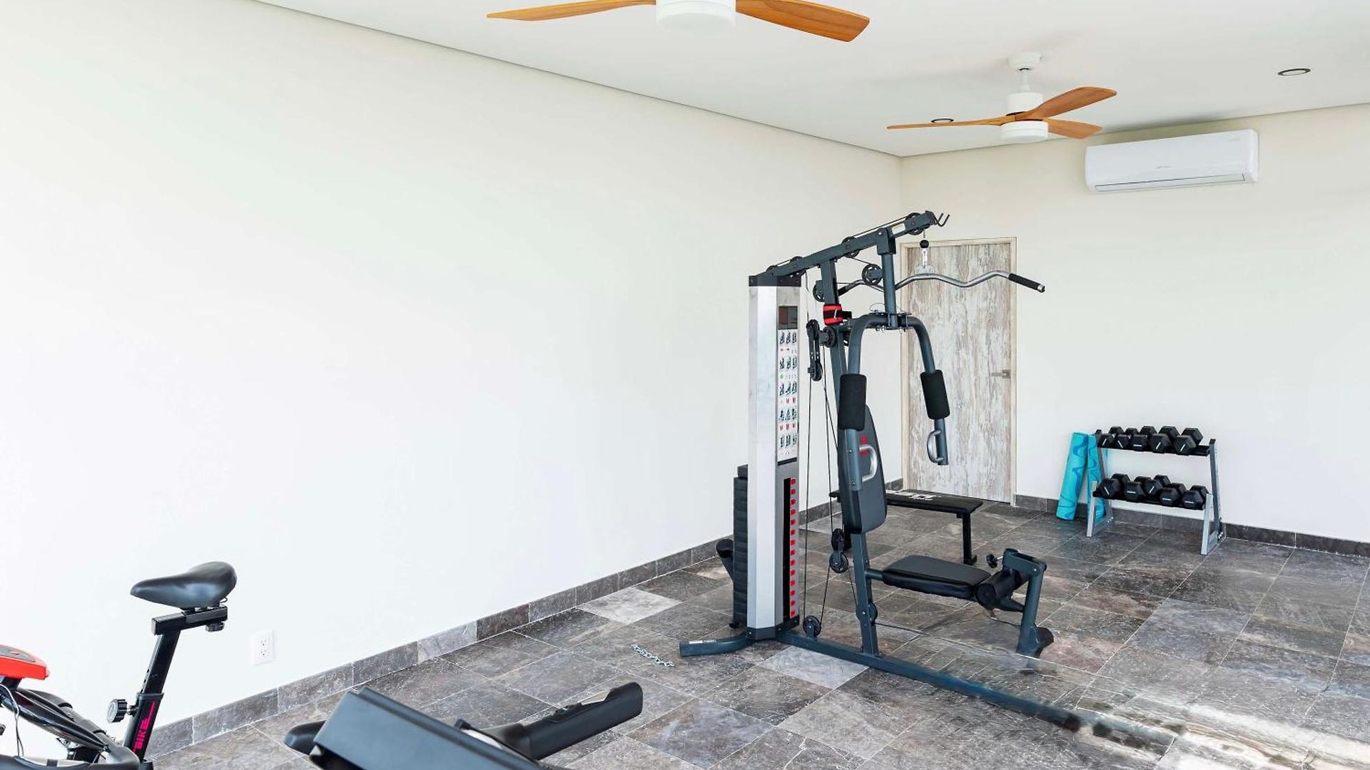 Stylish Sexy 1 Bd W/ Private Pool & Rooftop Pool