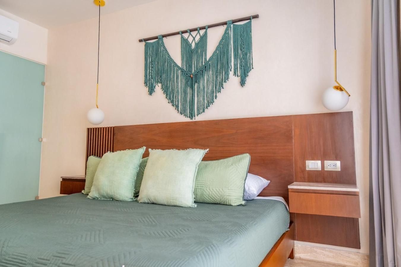 Holiday home Lux 1br With Rooftop Pool, Spa, Gym, Kids Playroom *
