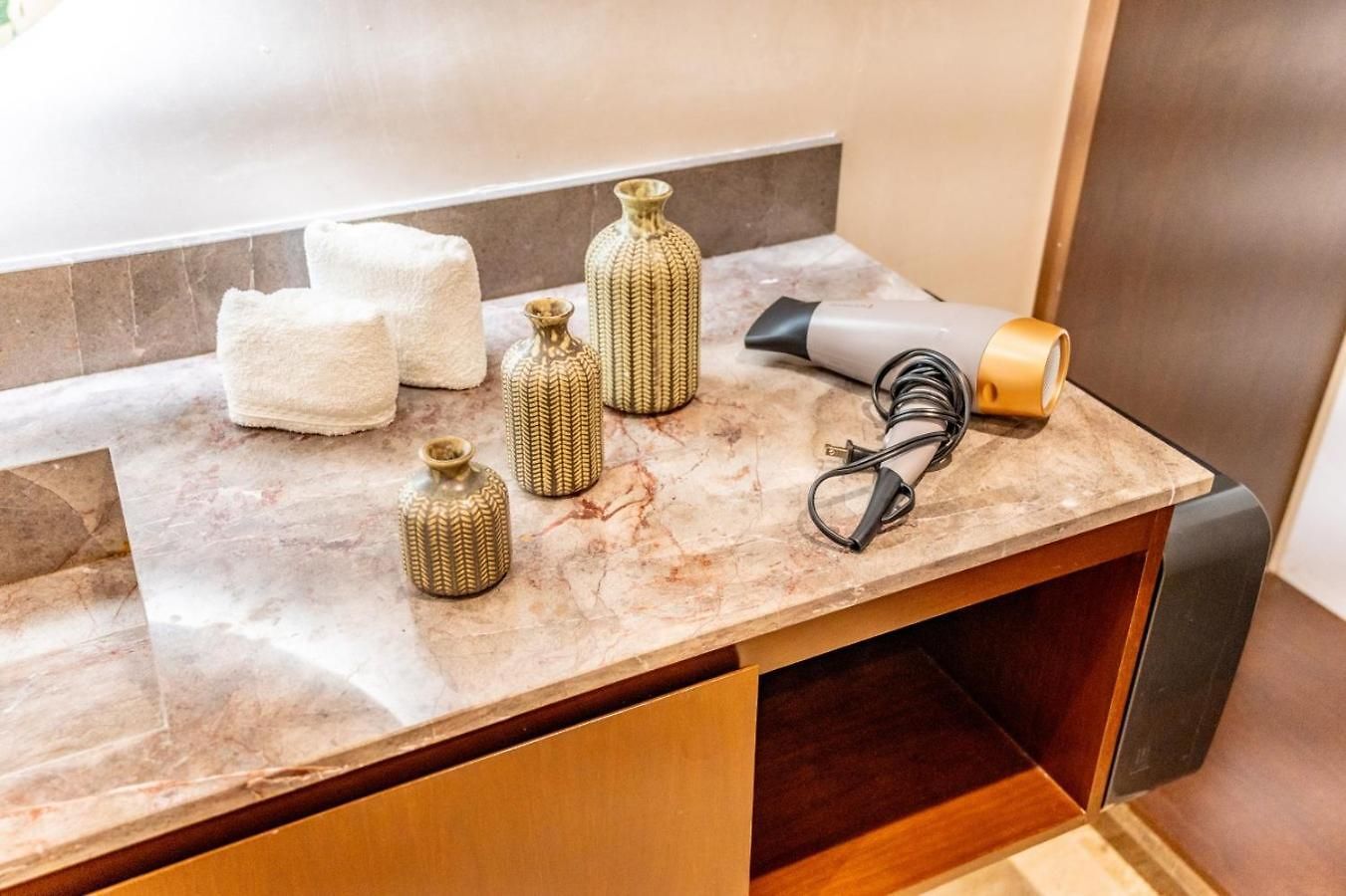 Lux 1br With Rooftop Pool, Spa, Gym, Kids Playroom