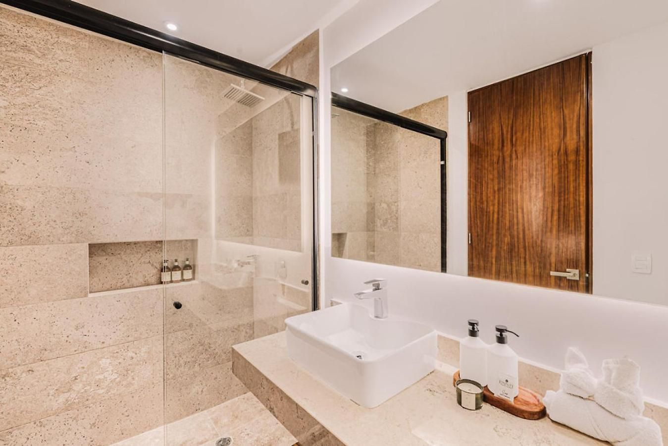 Divine 2br With Access Gym Fast Wifi *