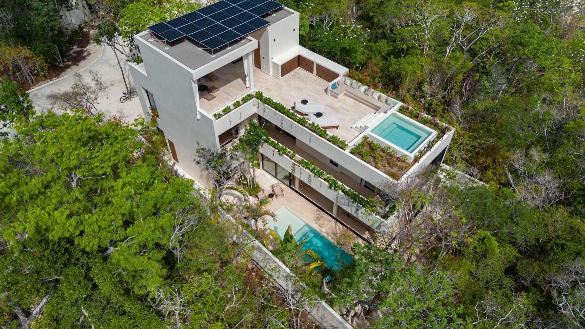 Lumila Rooftop Sunset & Jungle Views Villa
