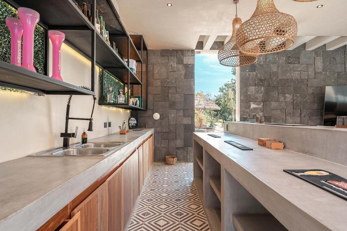 Boho Chic 5 Bedroom Private Pool & Roof Bar Villa *