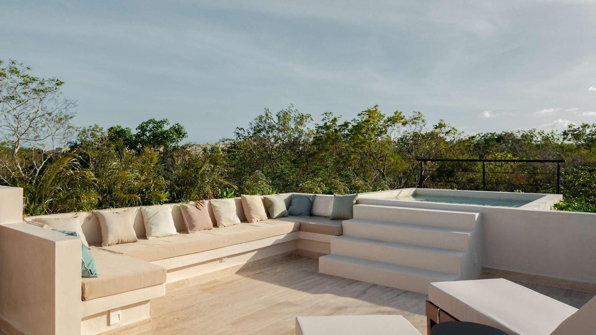 Villa Lumila Rooftop Sunset & Jungle Views