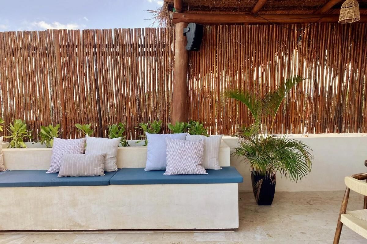 Caribena, Breakfast And Concierge Included