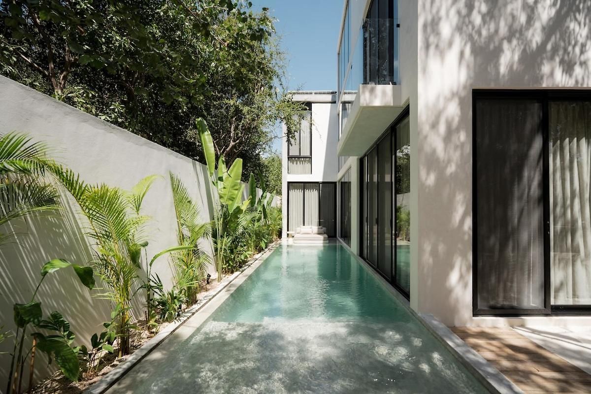 Aion Amazing 5 Bdr 3 Pools And Roof