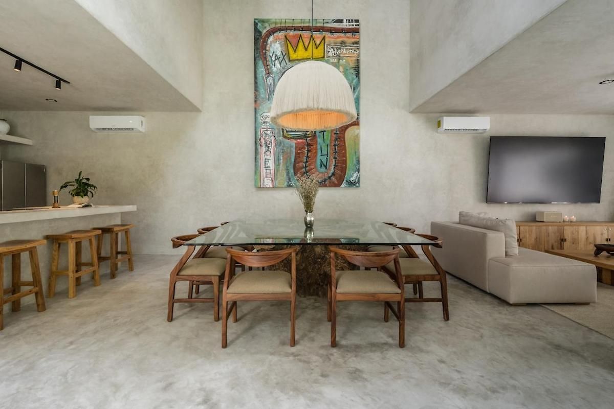 Aion Amazing 5 Bdr 3 Pools And Roof *