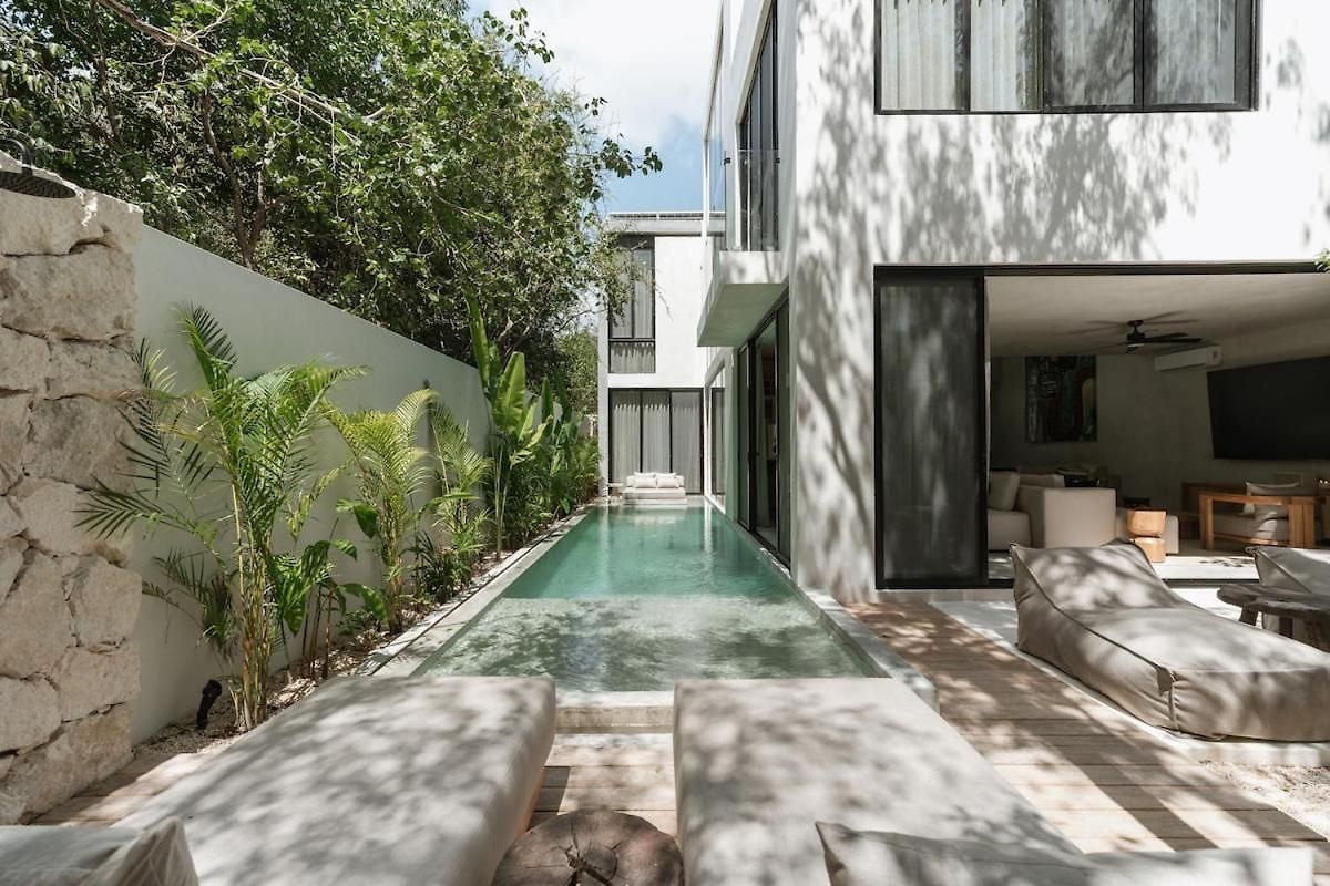 Aion Amazing 5 Bdr 3 Pools And Roof Villa *