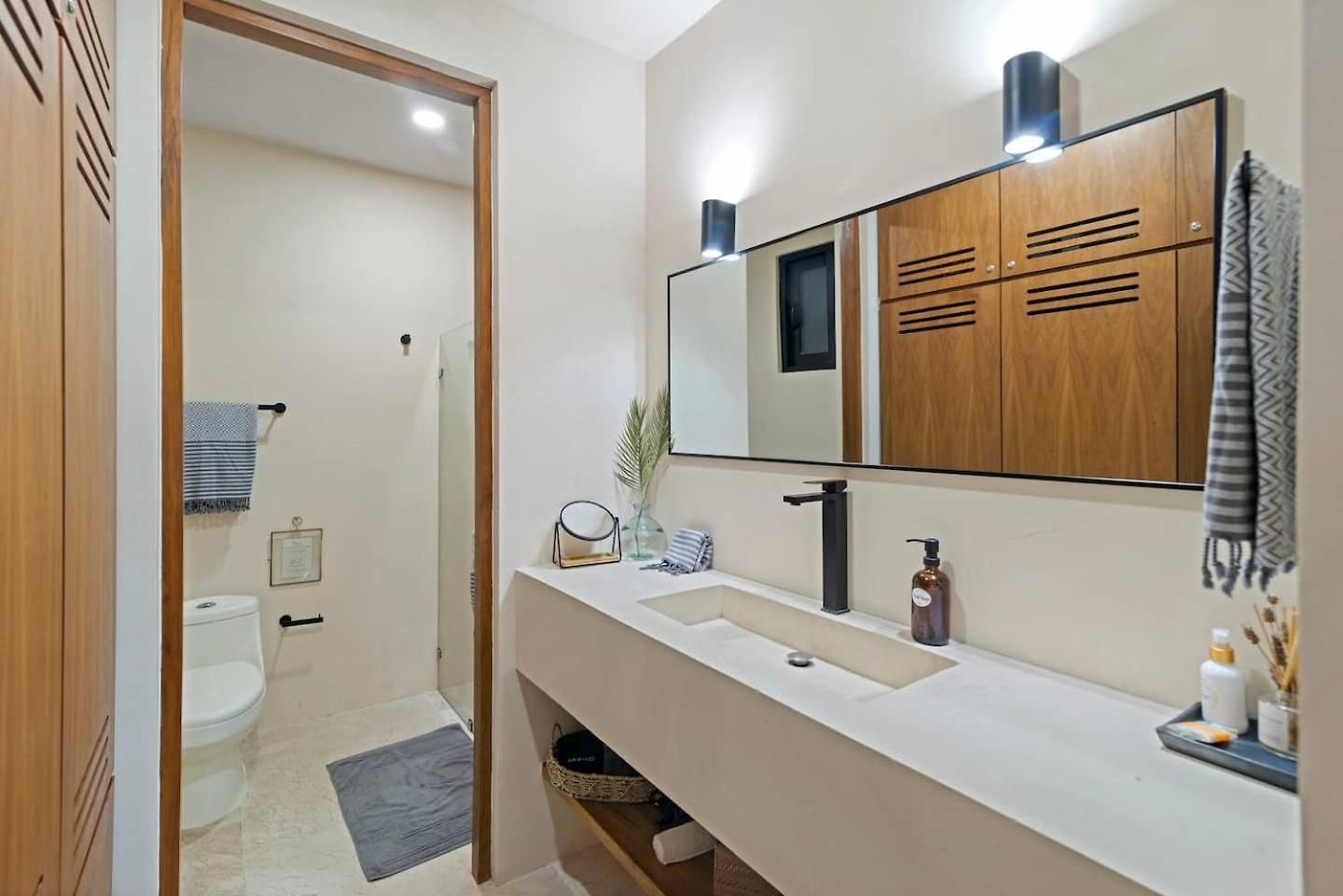Holiday home Luxury Oasis! 2 Poolsprivate & Swimupfree Extras