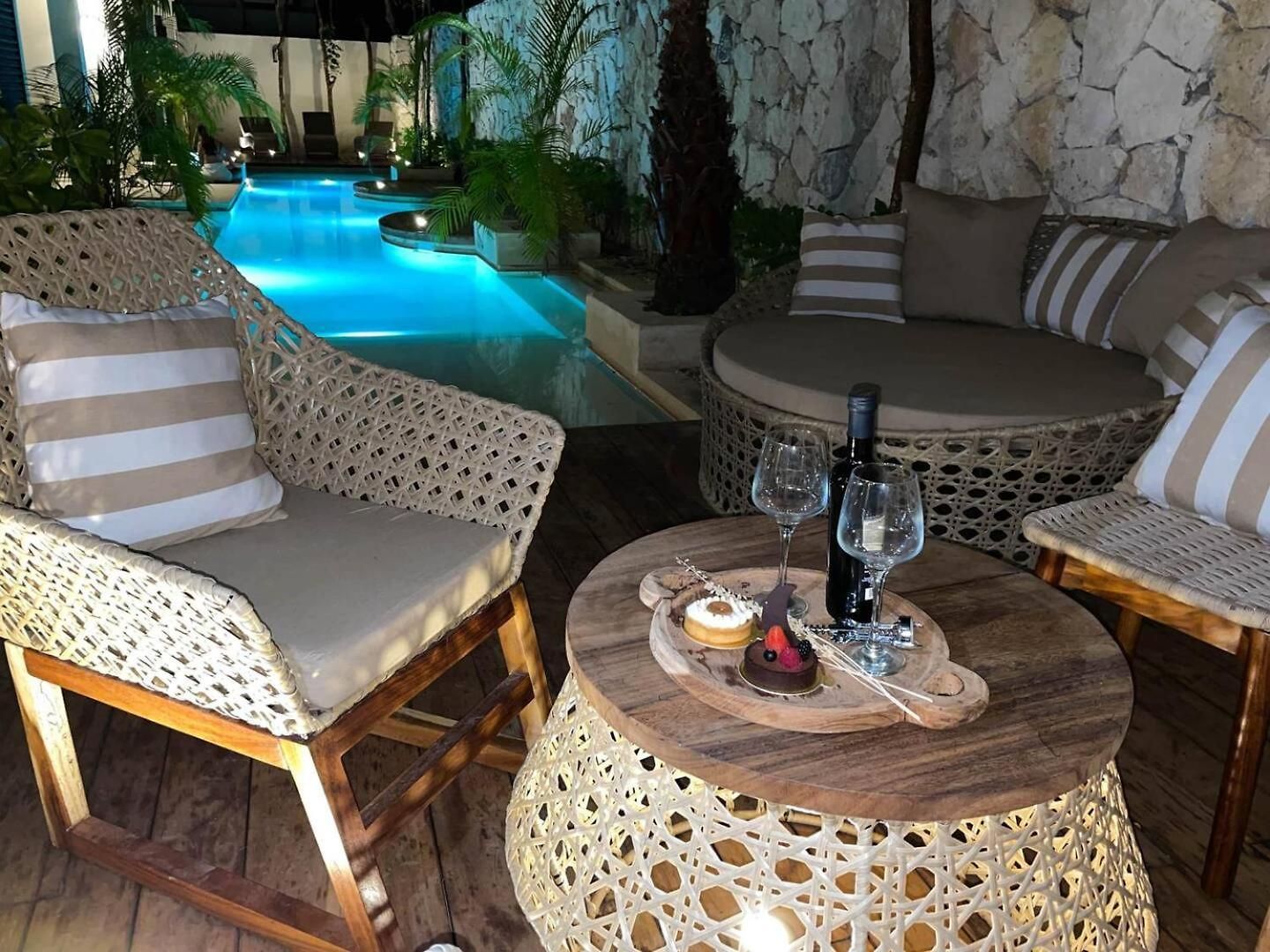 Holiday home Luxury Oasis! 2 Poolsprivate & Swimupfree Extras