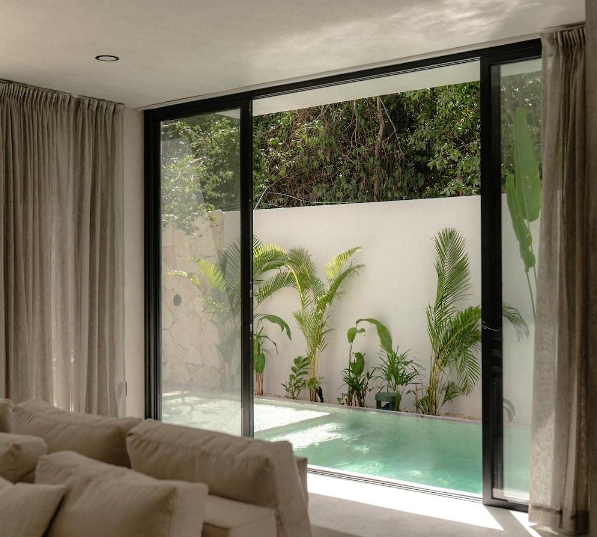 Aion Amazing 5 Bdr 3 Pools And Roof *