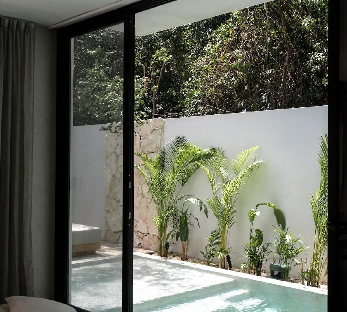 Aion Amazing 5 Bdr 3 Pools And Roof *