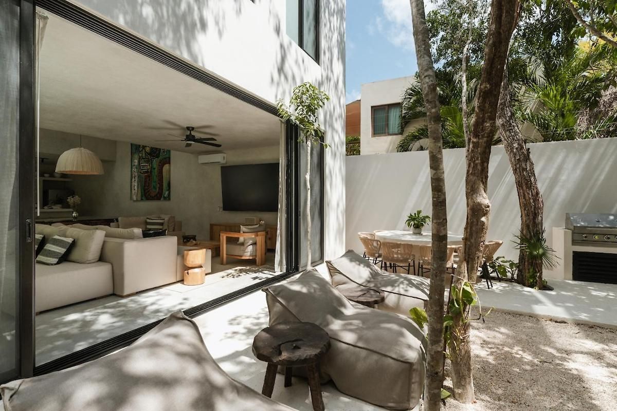 Aion Amazing 5 Bdr 3 Pools And Roof Villa