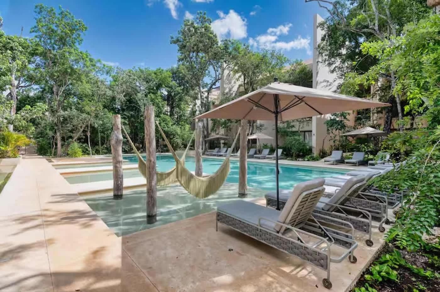 Apartment 1st Flr Chic Jungle - Priv Pool Steam & Gym *