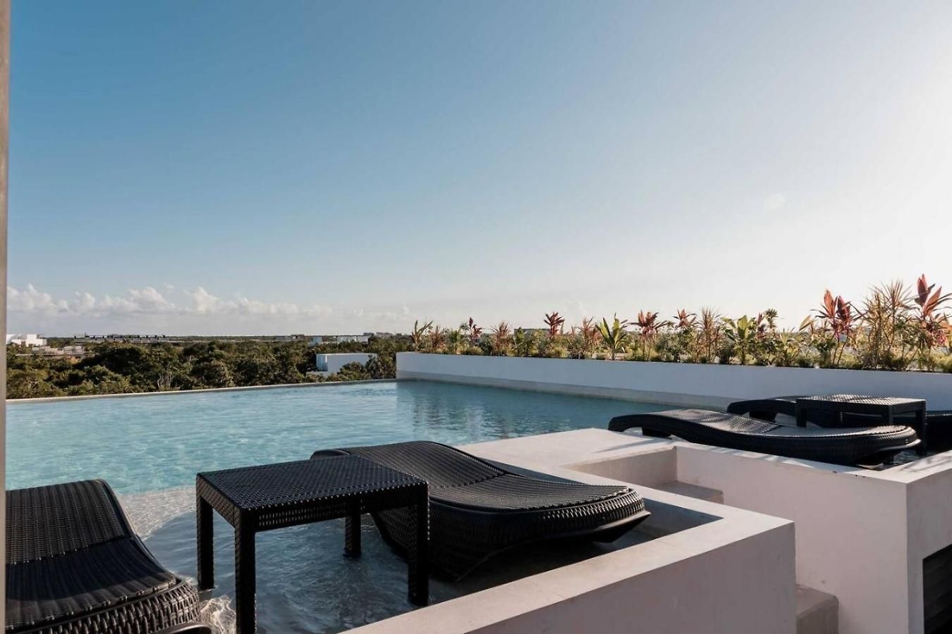 With Private Plunge Pool And Rooftop Apartment