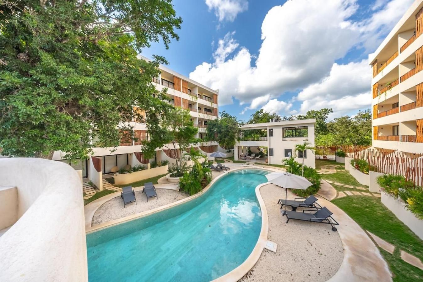 Modern 1br W Private Jacuzzi Pool Balcony Apartment *