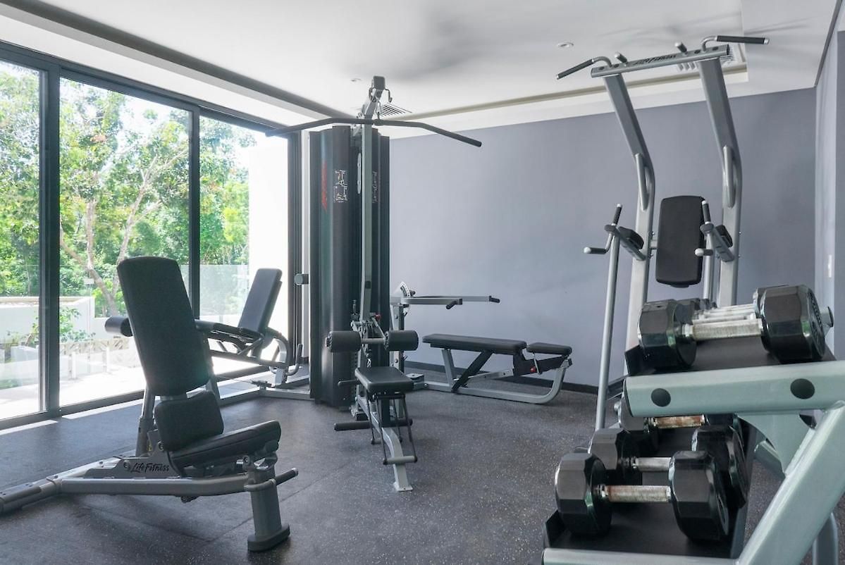 Spectacular In Complex, Pool, Gym Apartment *