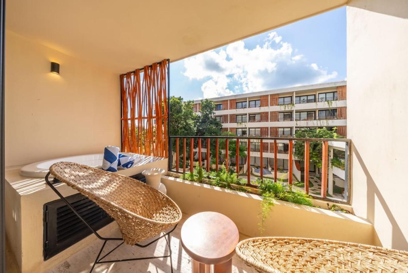 Apartment Peaceful Retreat With Hot Tub And King Bed *