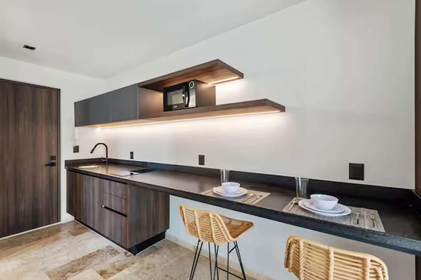 1st Flr Chic Jungle - Priv Pool Steam & Gym Apartment *