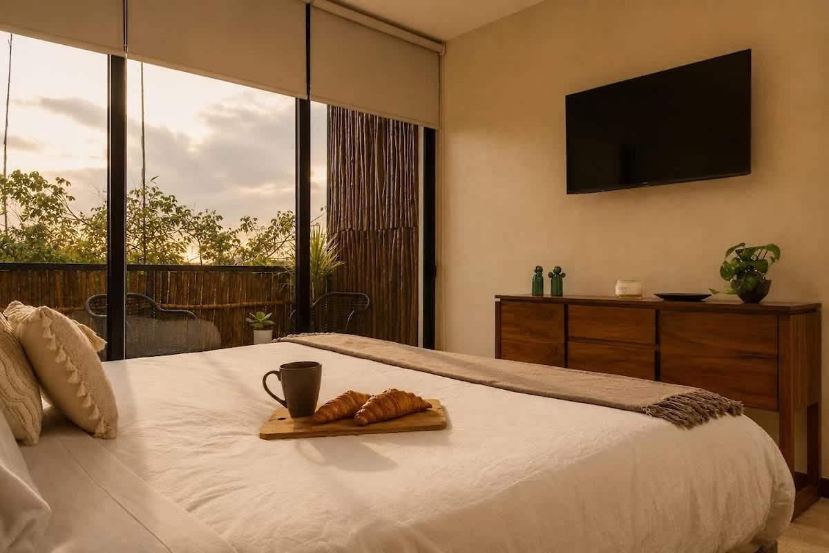 Beautiful Penthouse With Private Rooftop Pool *