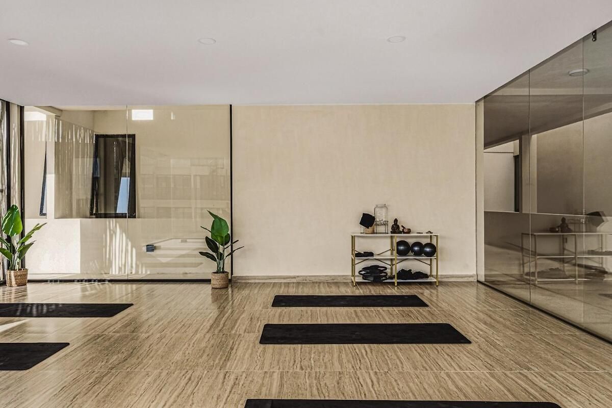 Quiet 2br Penthouse W Private Pool And Gym, Cowork