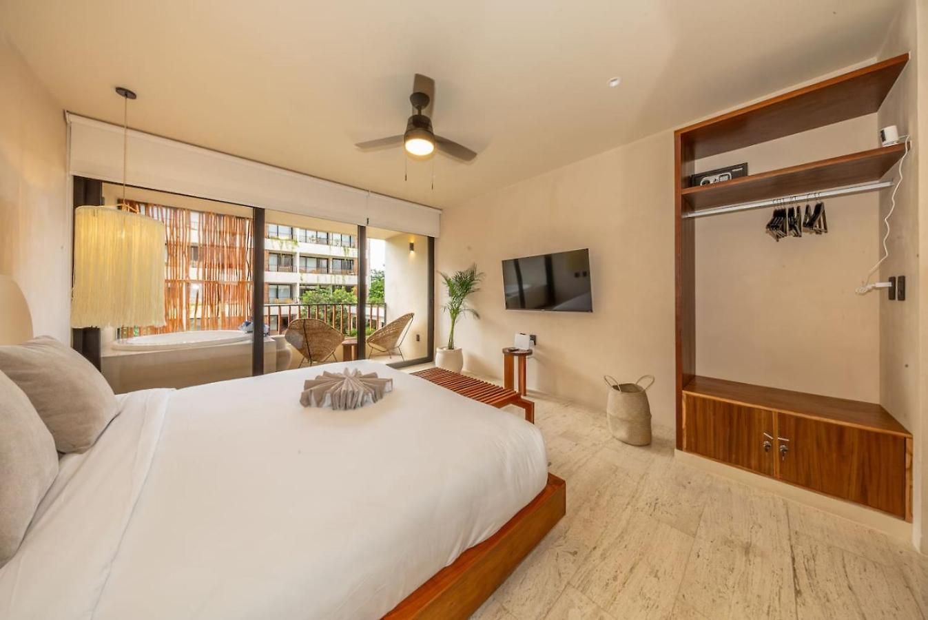 Peaceful Retreat With Hot Tub And King Bed Apartment