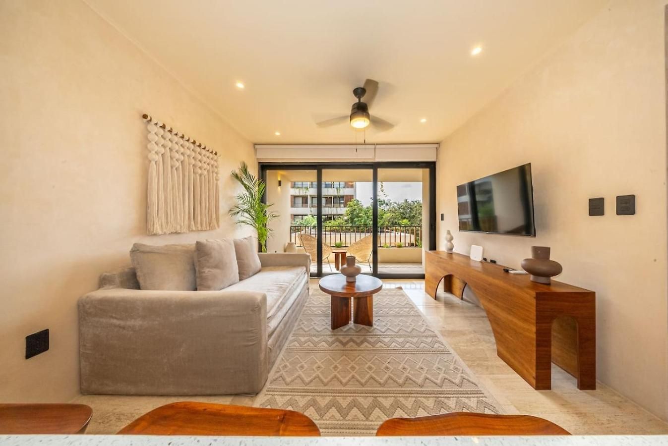 Apartment Modern 1br W Private Jacuzzi Pool Balcony