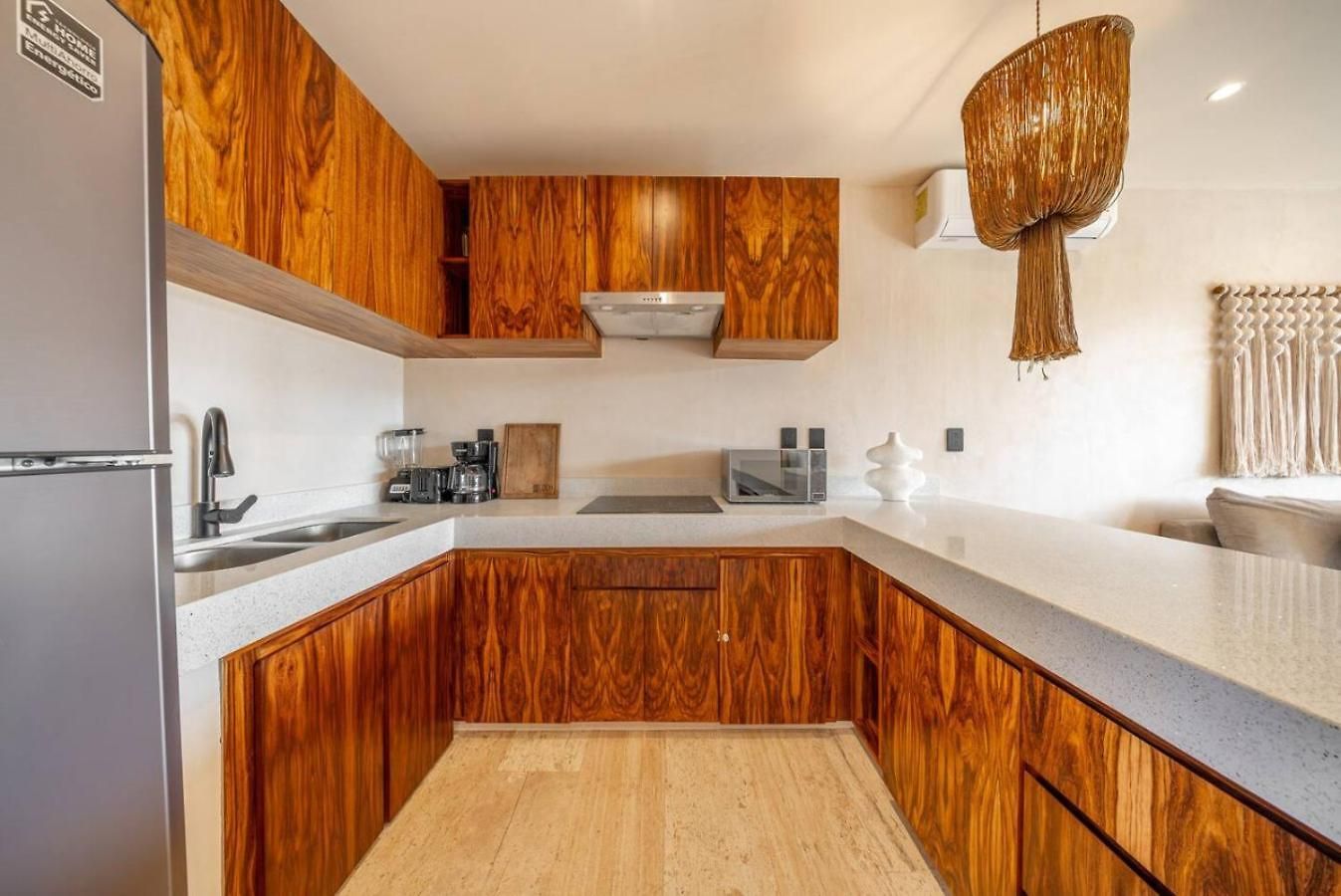 Modern 1br W Private Jacuzzi Pool Balcony Apartment