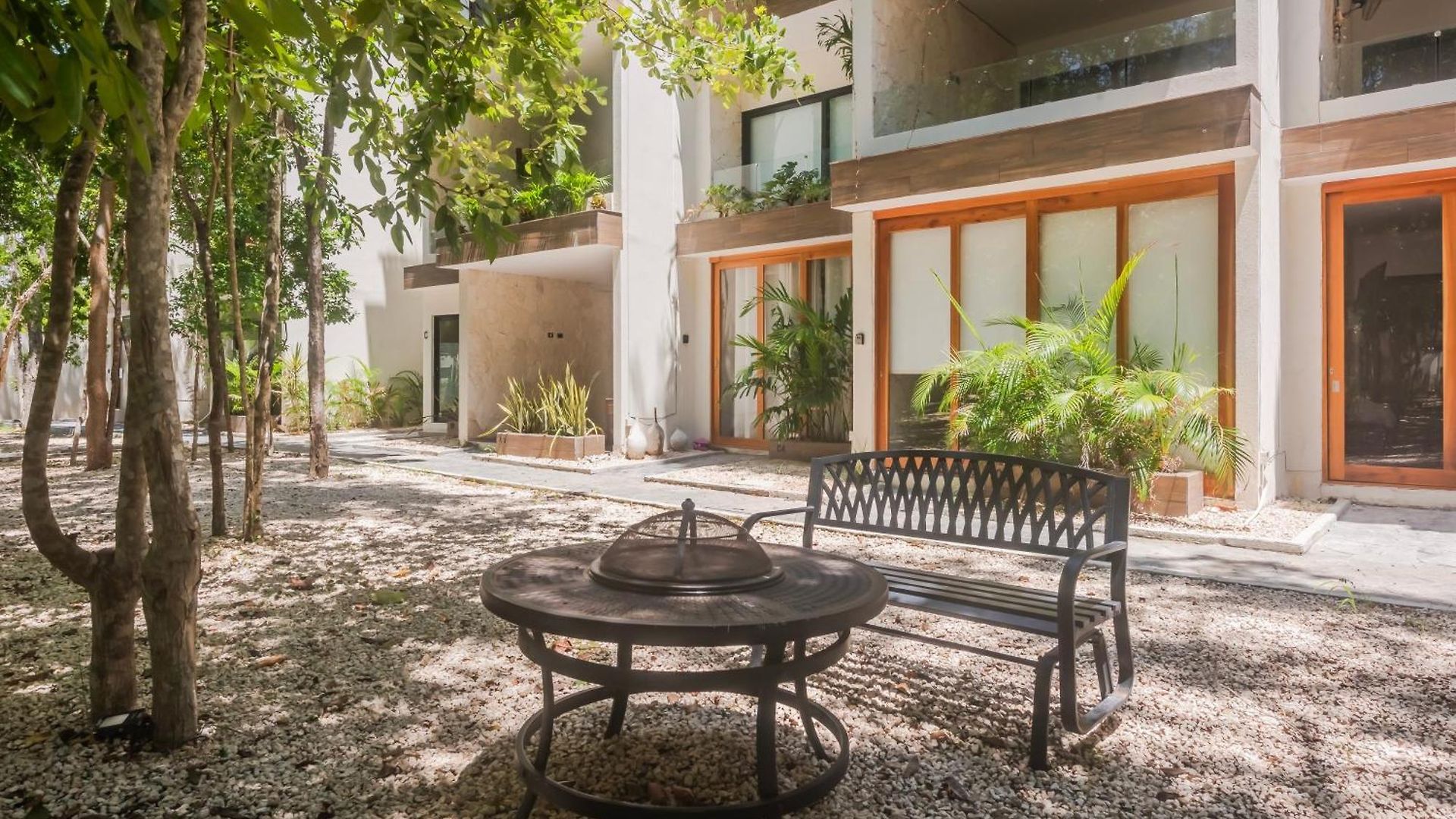 Tullum Bee * Tulum