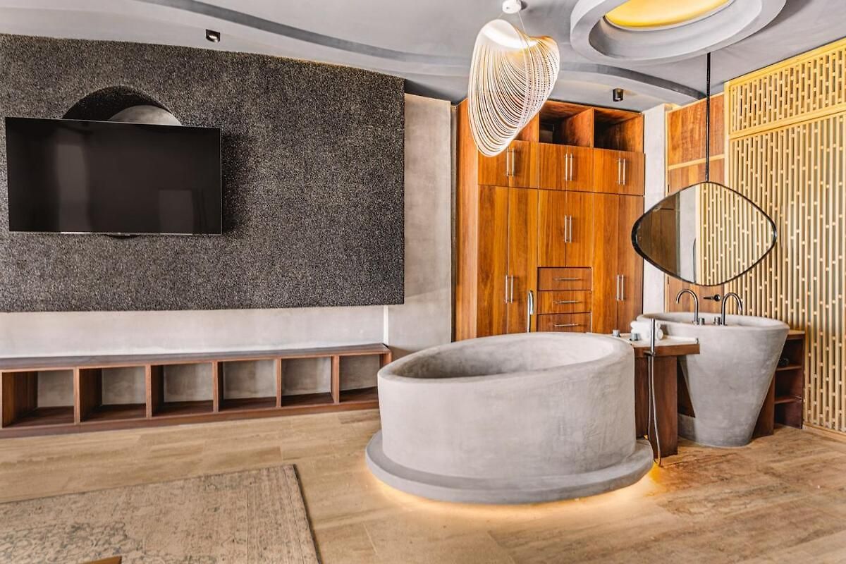 Beachfront 3br Penthouse W Private Pool Hot Tub & Gym *