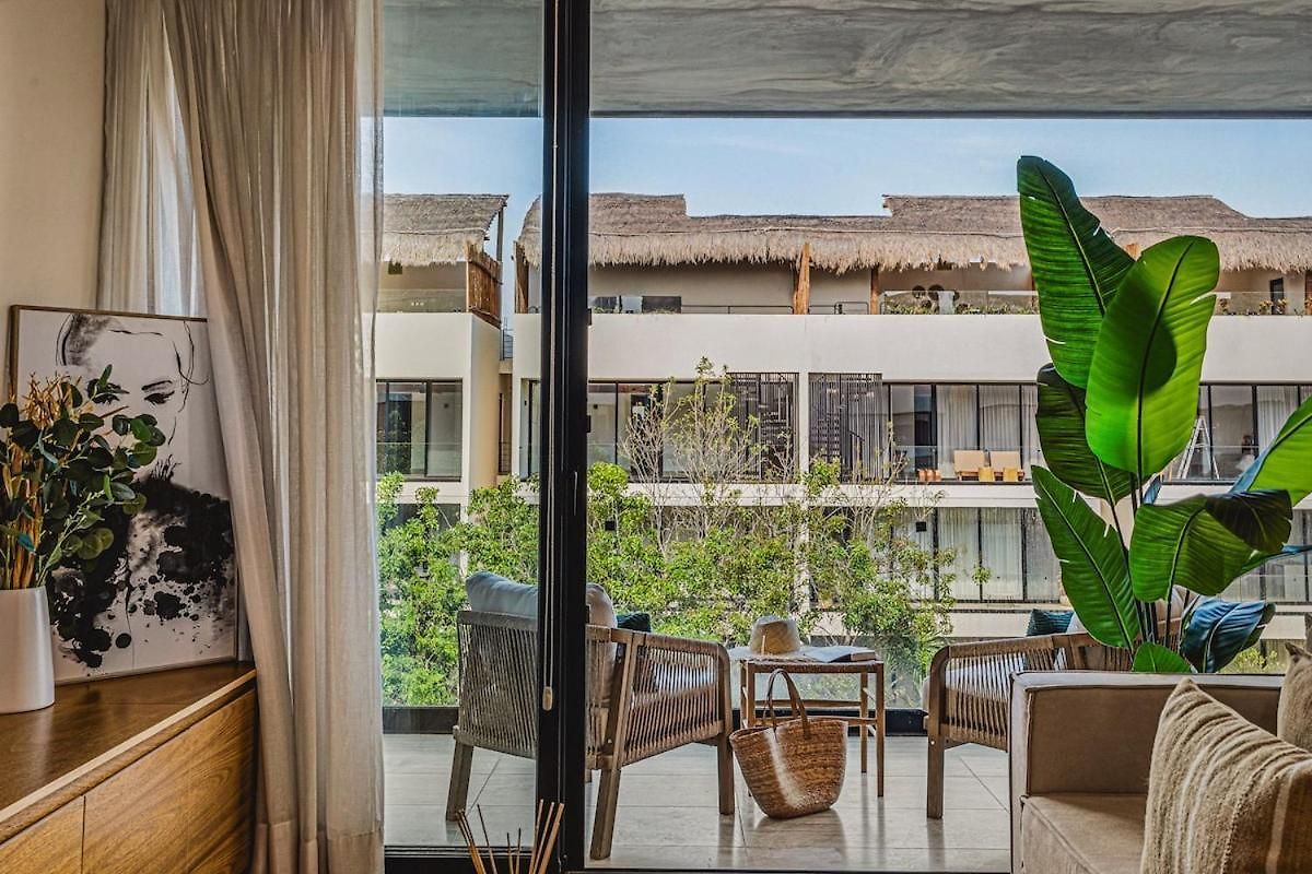 Apartment Quiet 2br Penthouse W Private Pool And Gym, Cowork *