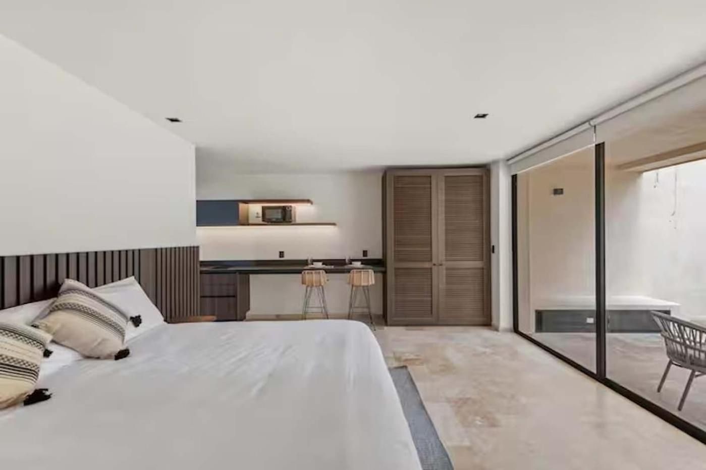Apartment 1st Flr Chic Jungle - Priv Pool Steam & Gym *