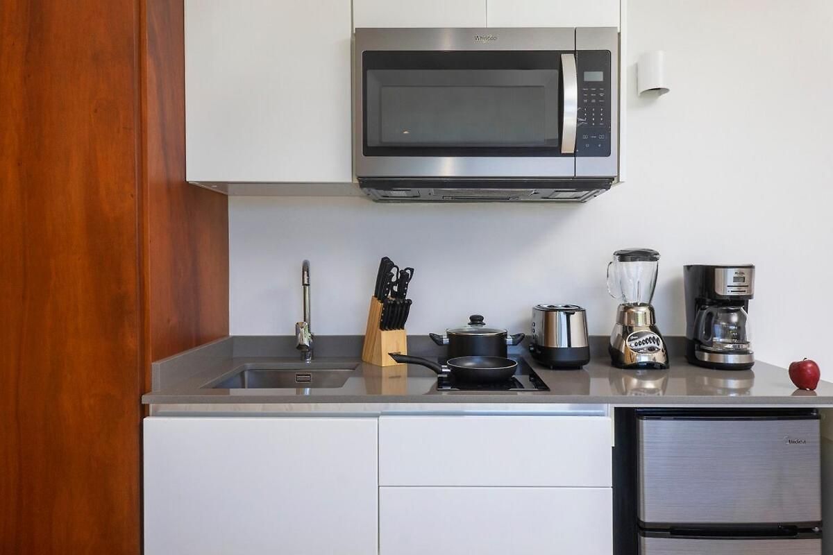 Apartment Spectacular In Complex, Pool, Gym *