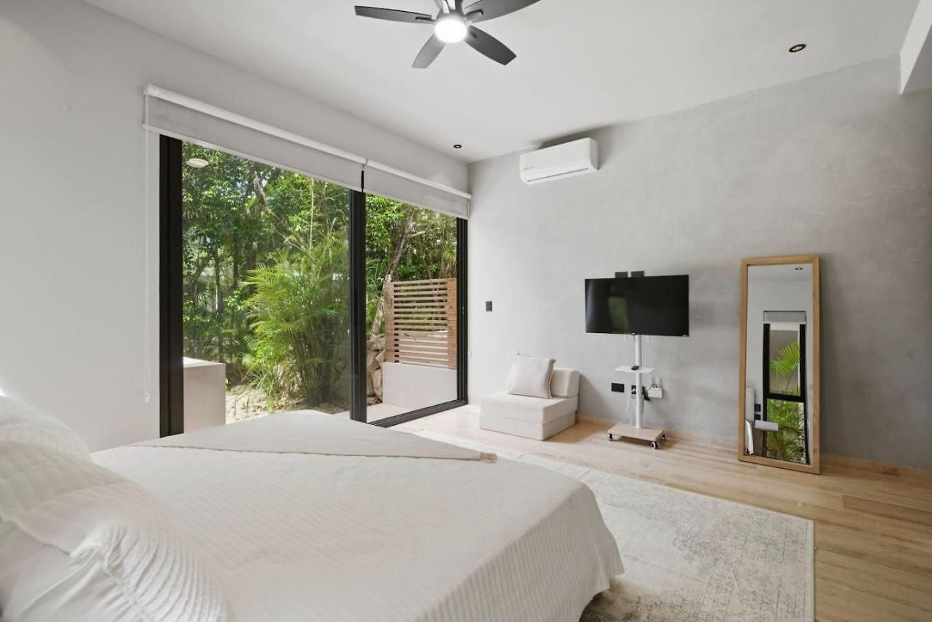 Elegant King | Private Plunge Pool Apartment