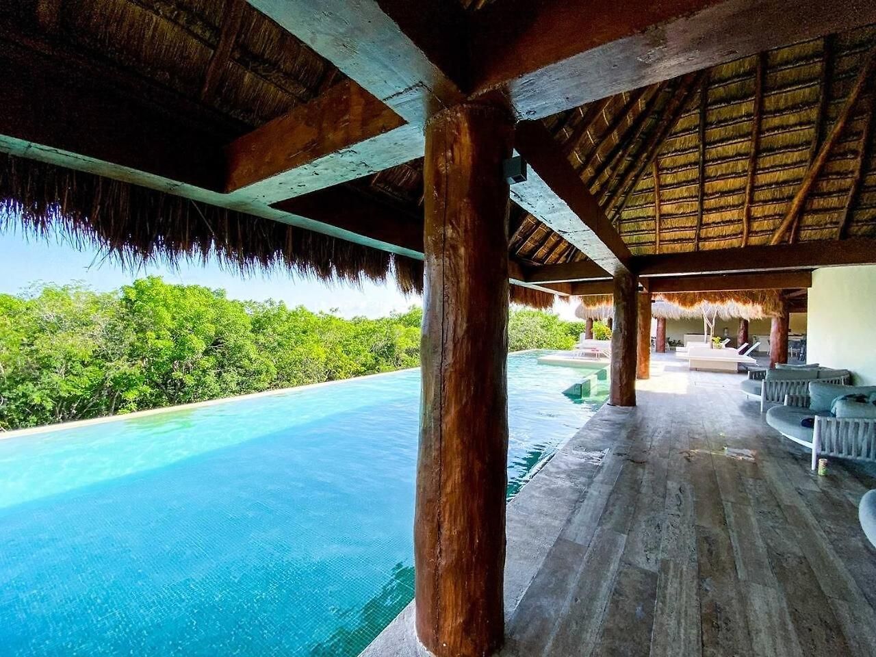 Apartment Chic Retreat With Wellness Amenities