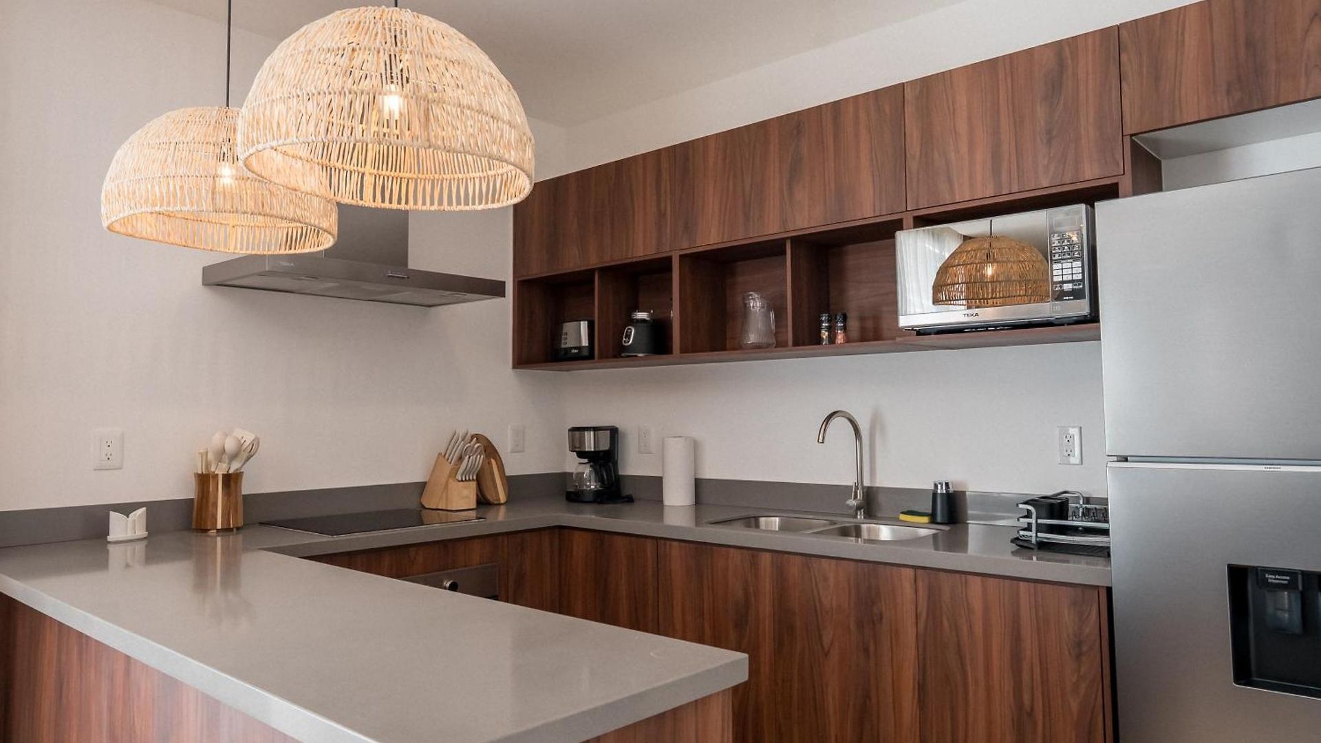 2-story Penthouse With Private Jacuzzi 5 Min Apartment