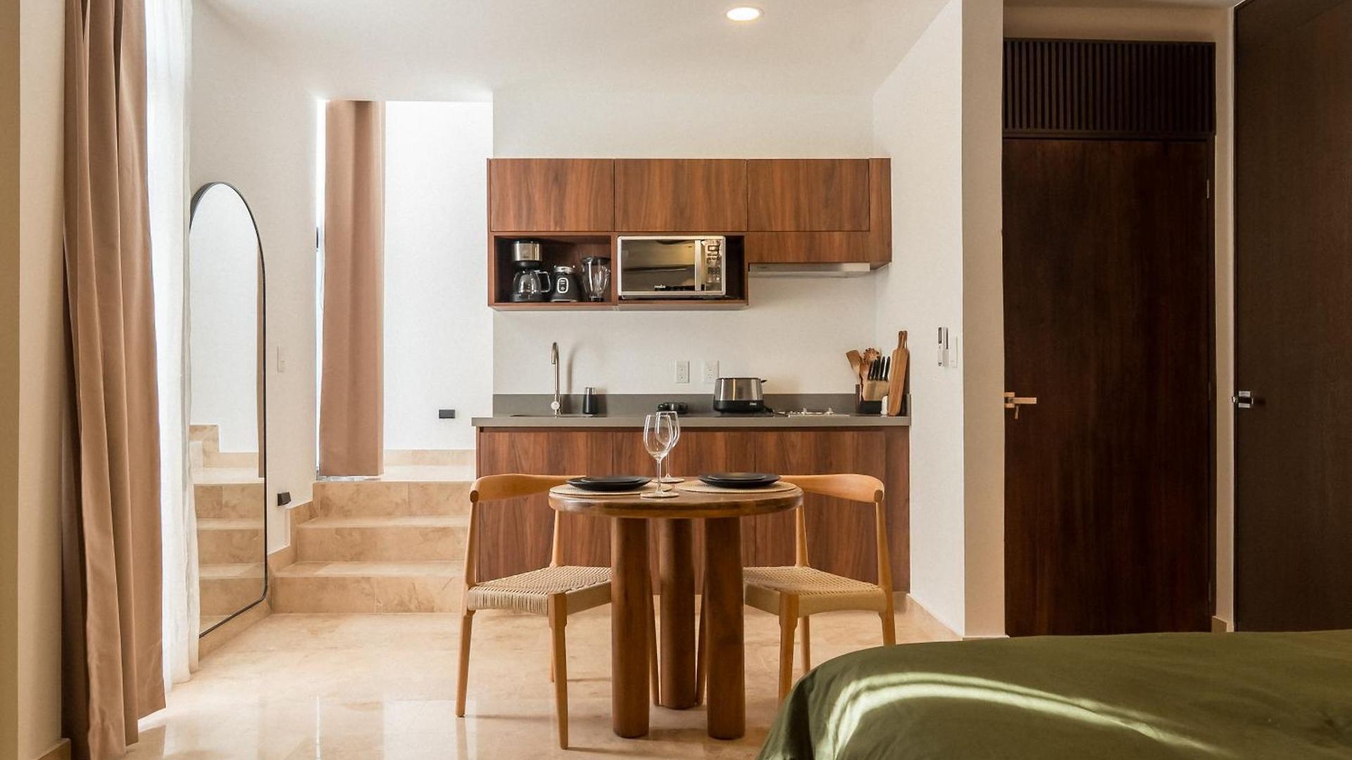 2-story Penthouse With Private Jacuzzi 5 Min