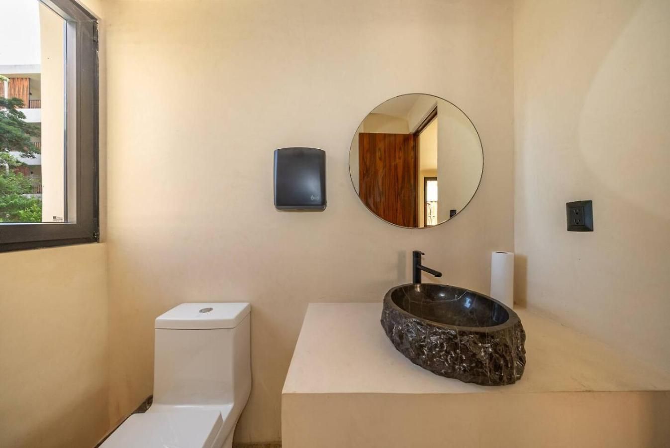 Apartment Modern 1br W Private Jacuzzi Pool Balcony