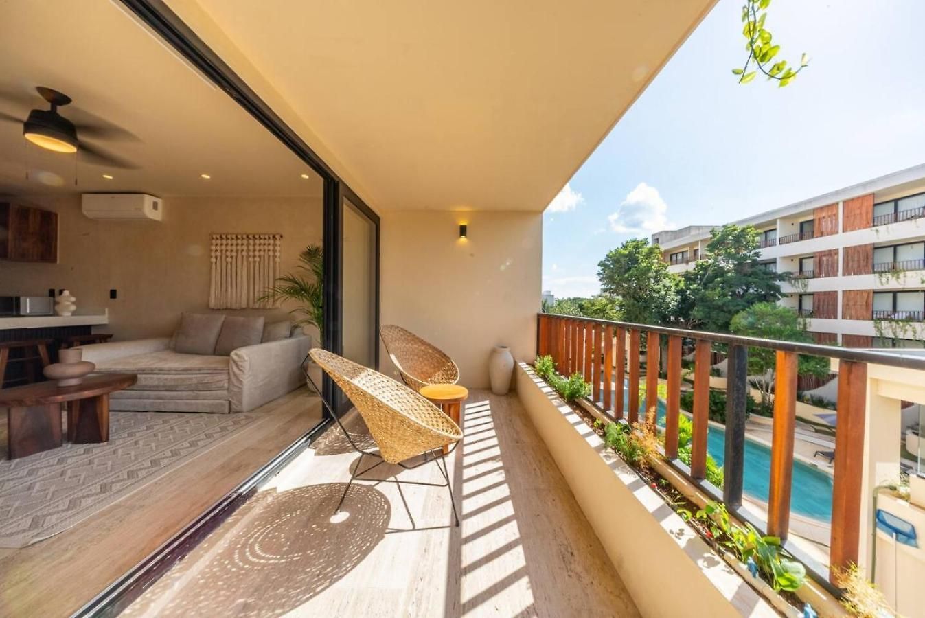 Modern 1br W Private Jacuzzi Pool Balcony Apartment *