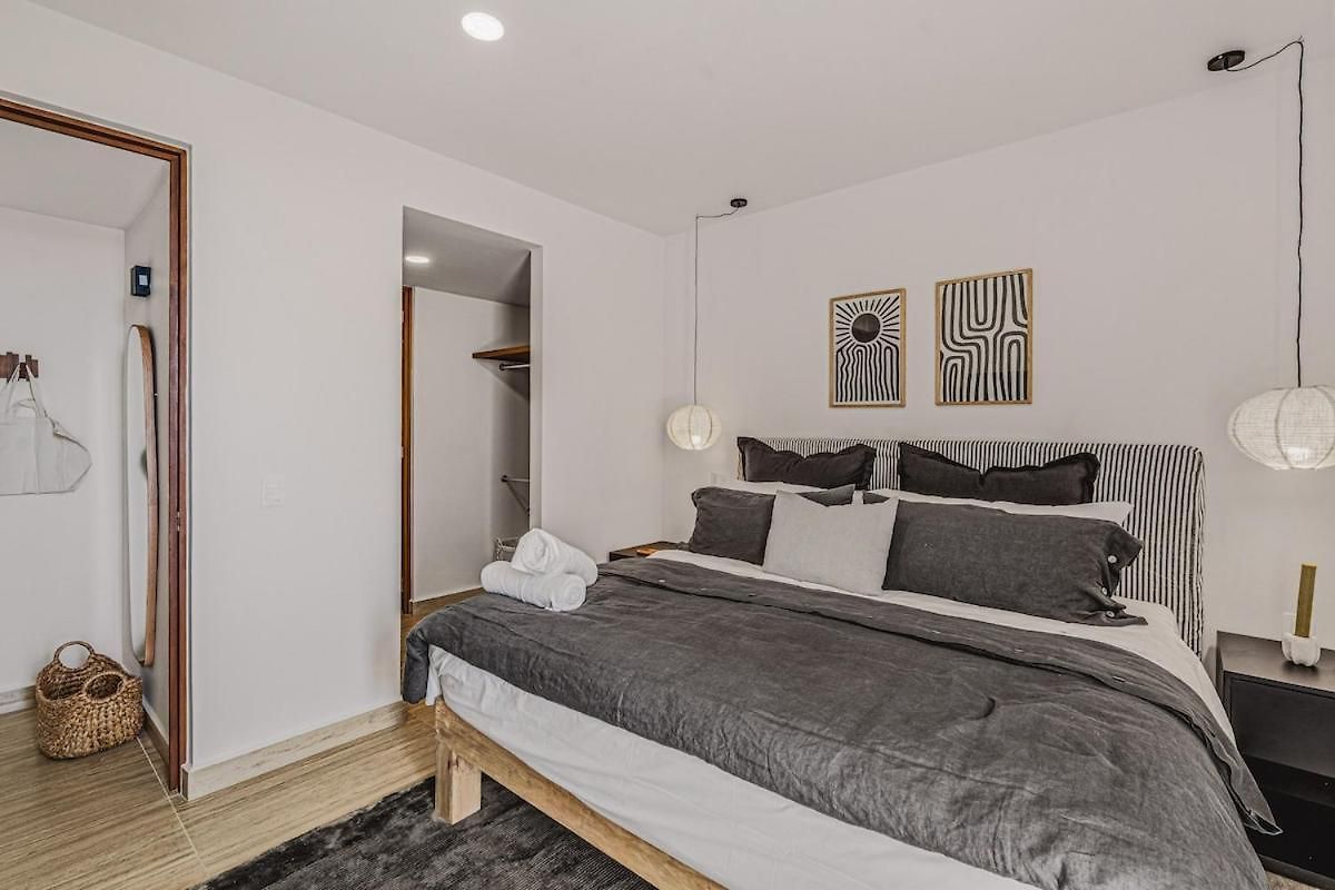 Apartment Quiet 2br Penthouse W Private Pool And Gym, Cowork