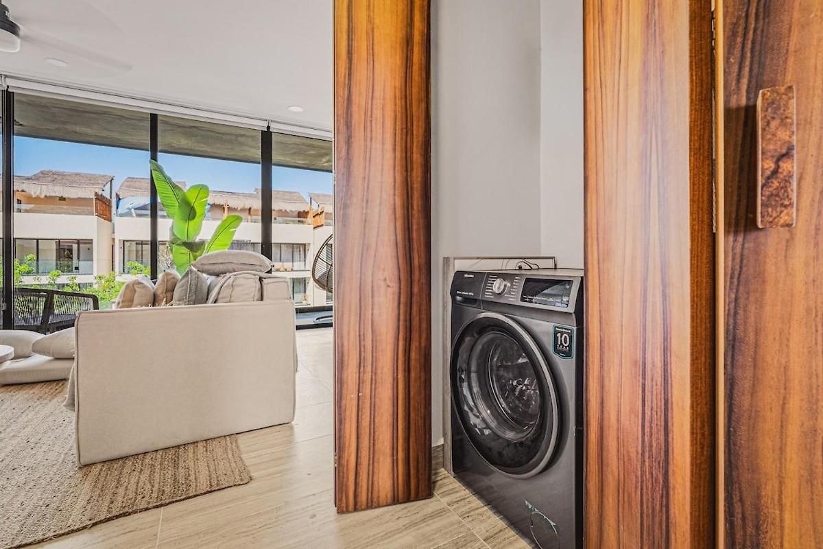 Apartment Quiet 2br Penthouse W Private Pool And Gym, Cowork *