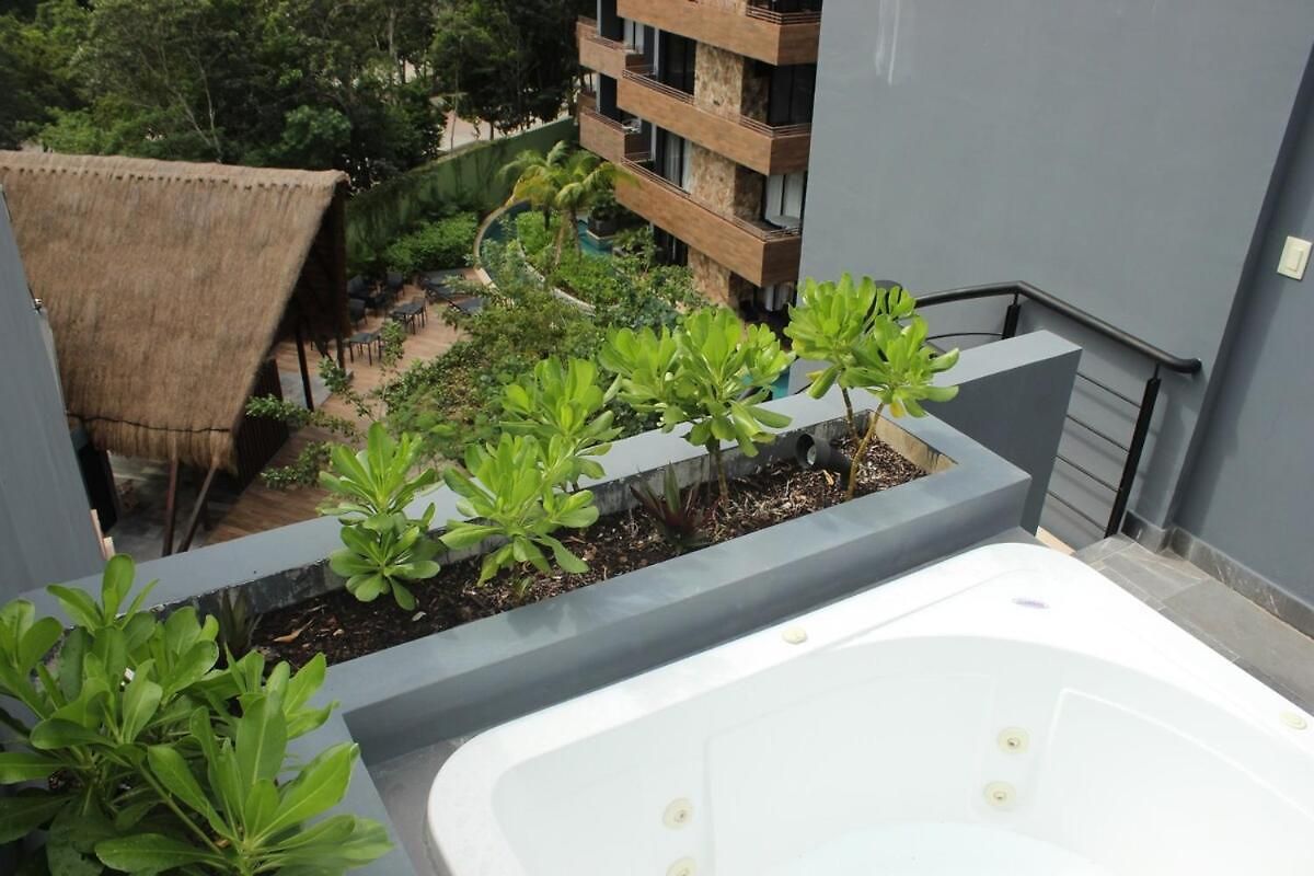 2 Bed Penthouse Private Rooftop Apartment *