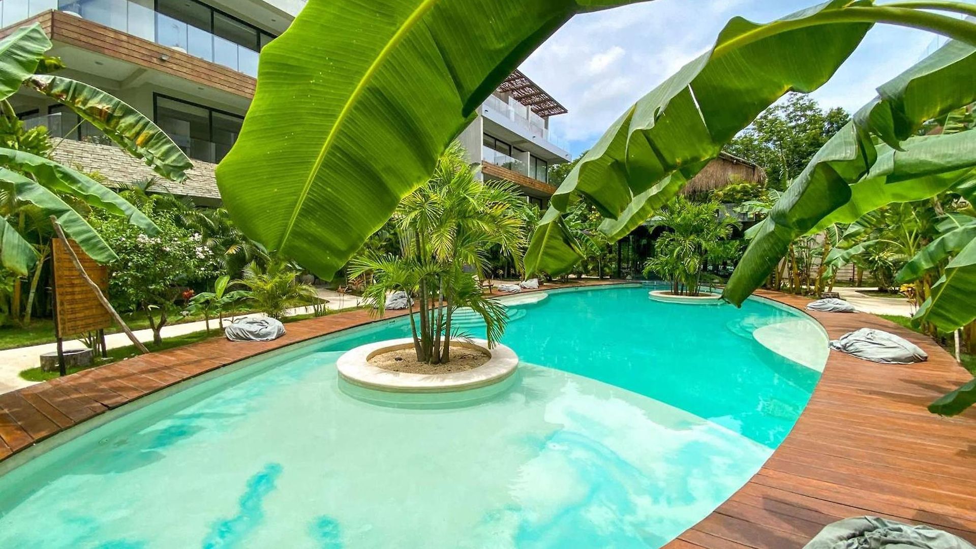 Apartment Hideaway With Private Pool *