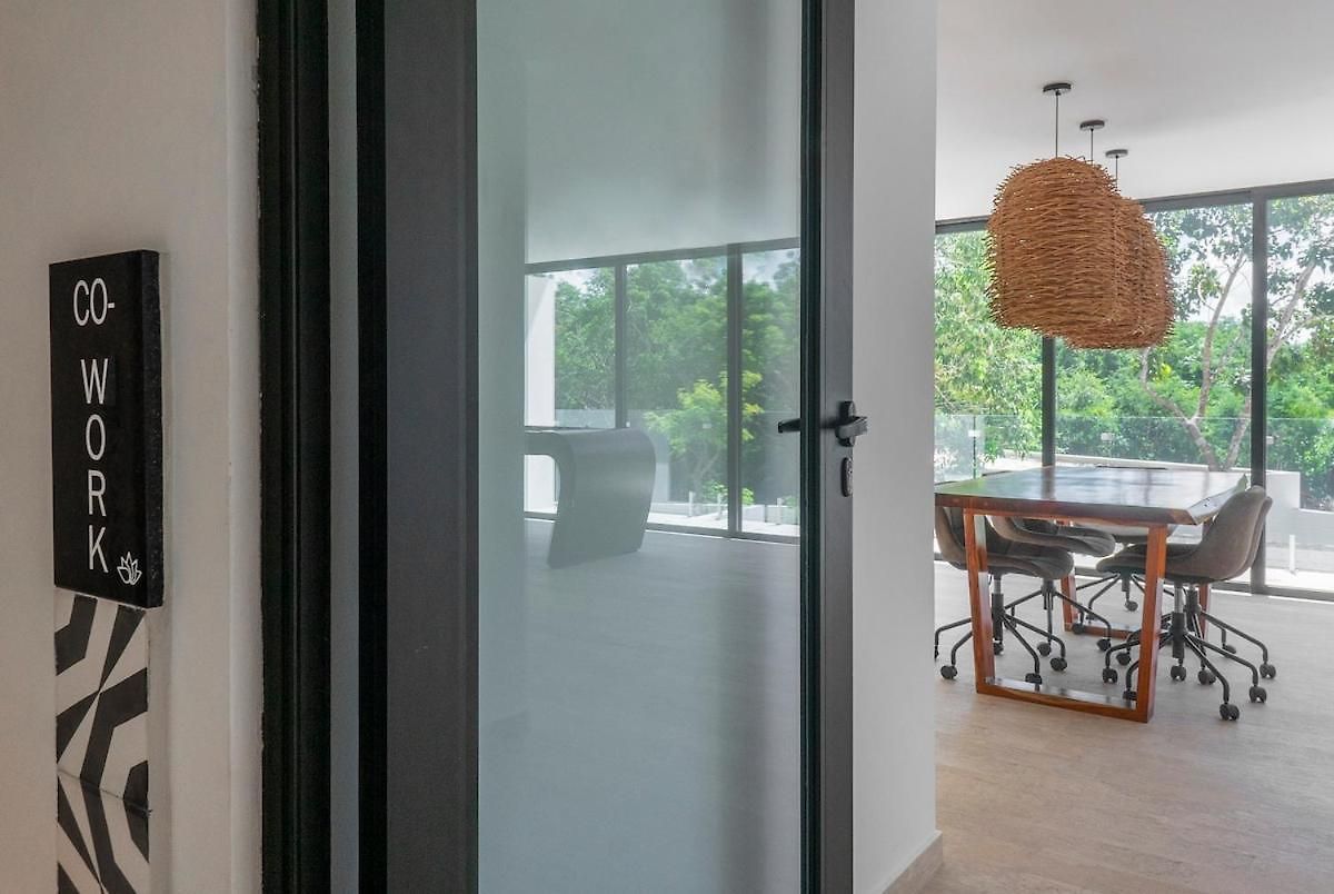 Apartment Spectacular In Complex, Pool, Gym *